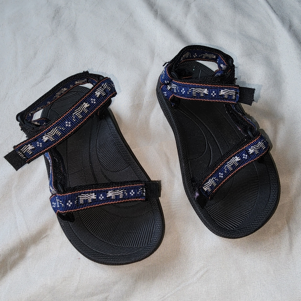 Teva sandals kids uni-sex brand new size 7
